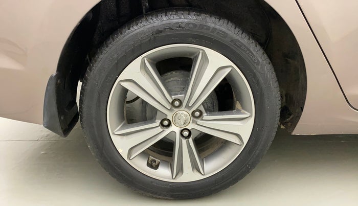 2019 Hyundai Verna 1.6 VTVT SX, Petrol, Manual, 84,648 km, Right Rear Wheel