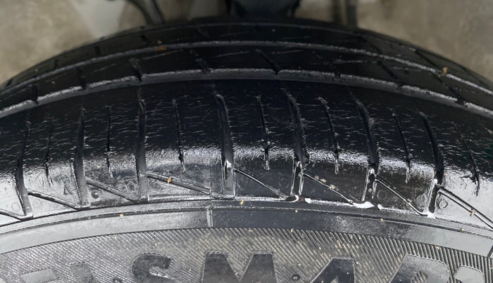2019 Maruti Alto LXI, Petrol, Manual, 27,799 km, Left Front Tyre Tread
