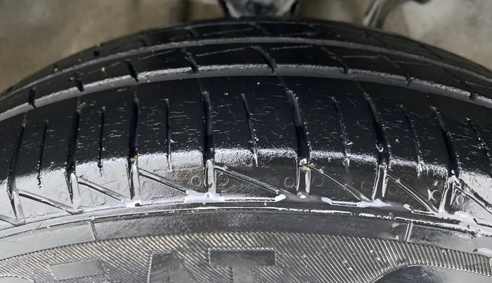 2019 Maruti Alto LXI, Petrol, Manual, 27,799 km, Right Front Tyre Tread