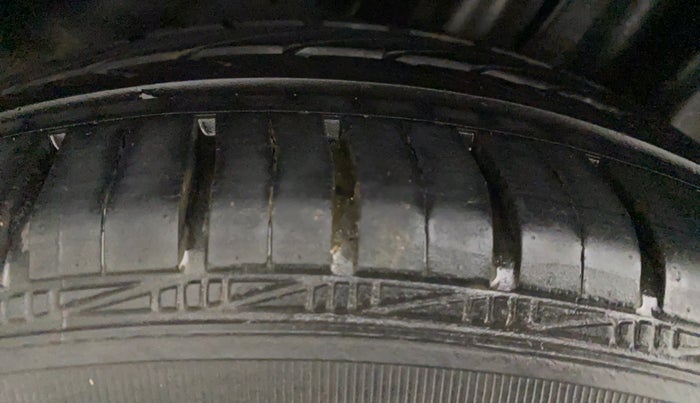 2013 Volkswagen Vento HIGHLINE 1.6 MPI, Petrol, Manual, 79,382 km, Left Rear Tyre Tread