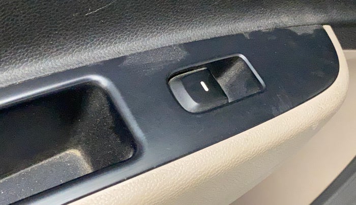 2015 Hyundai Xcent S 1.2, Petrol, Manual, 91,153 km, Left rear window switch / handle - Window making noise/ moving slow
