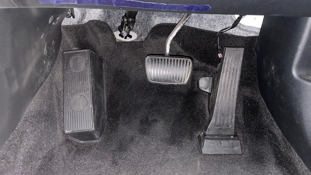 2024 Kia Sportage S (fwd), Automatic, 14477 km, Pedals and Footmat