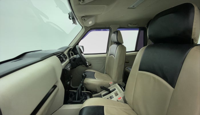 2018 Mahindra Scorpio S3 2WD, Diesel, Manual, 57,807 km, Right Side Front Door Cabin