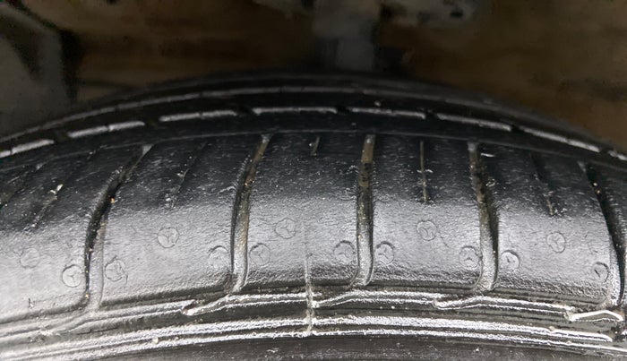 2021 Maruti Ciaz ALPHA 1.5 SHVS PETROL, Petrol, Manual, 29,134 km, Left Front Tyre Tread