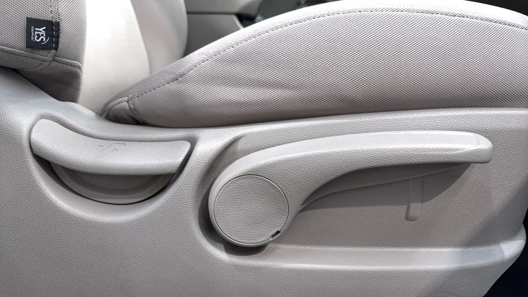 2019 Kia Carnival S, Automatic, 45561 km, Drivers Side Adjustment Panel