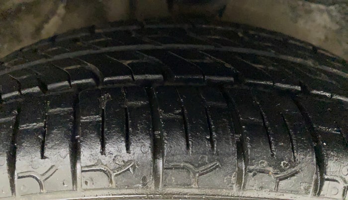 2011 Maruti Zen Estilo LXI CNG, CNG, Manual, 94,565 km, Right Front Tyre Tread