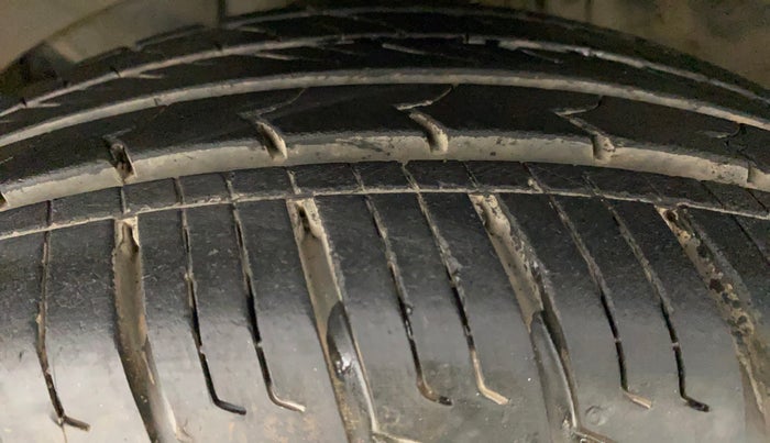 2018 Renault Duster RXS CVT, Petrol, Automatic, 72,891 km, Left Front Tyre Tread