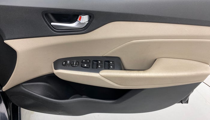 2018 Hyundai Verna 1.6 SX (O) CRDI MT, Diesel, Manual, 83,383 km, Driver Side Door Panels Control