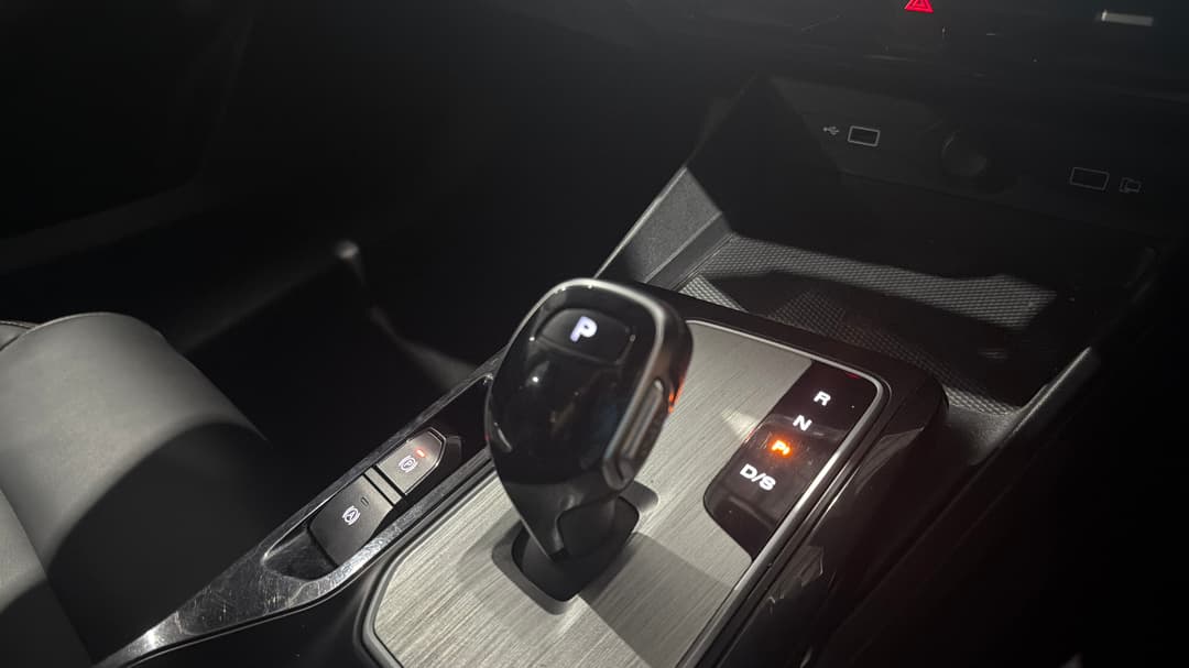 2023 MG Mg5 Essence, Automatic, 25887 km, Gear Lever 
