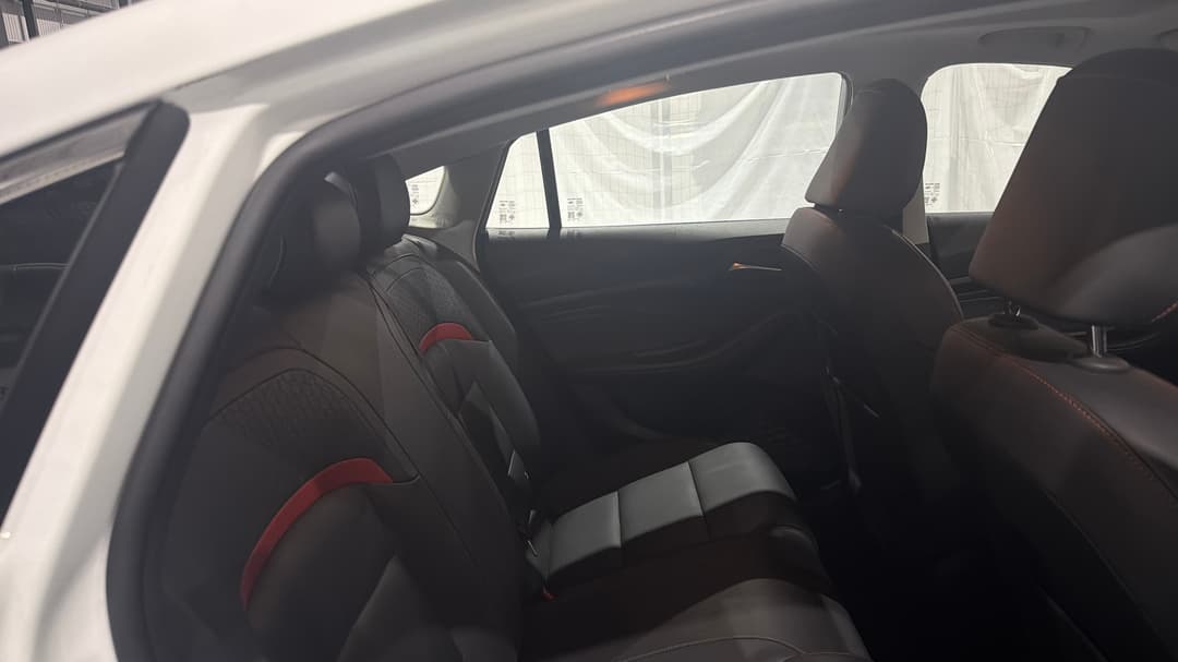2023 MG Mg5 Essence, Automatic, 25887 km, Right Side Rear Door Cabin View