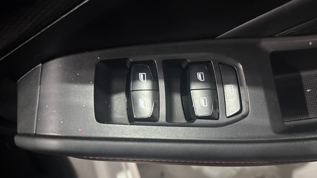 2023 MG Mg5 Essence, Automatic, 25887 km, Drivers Side Door Panel Controls