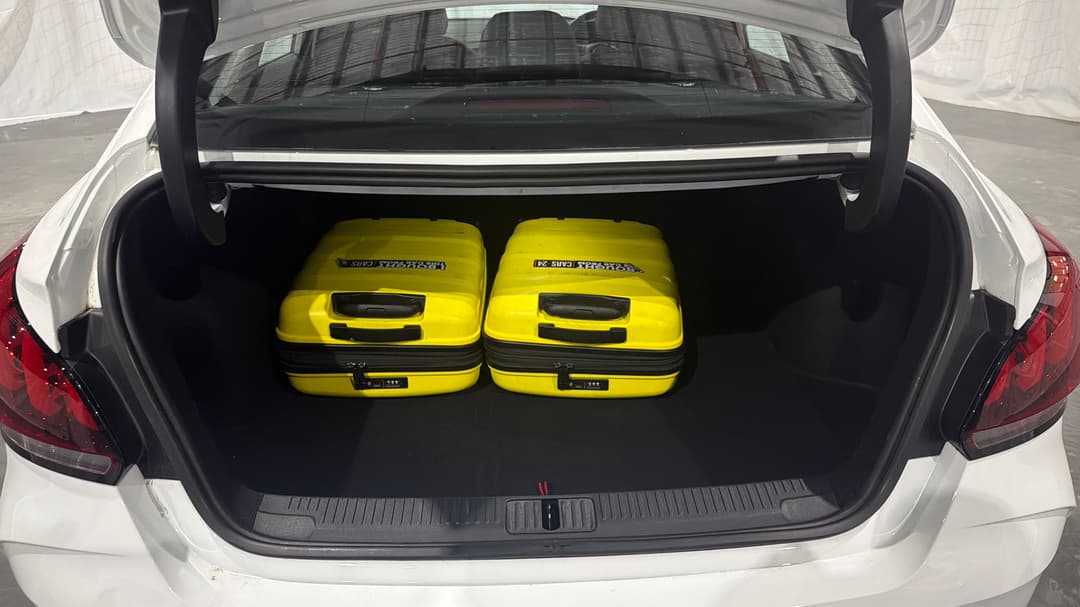 2023 MG Mg5 Essence, Automatic, 25887 km, Boot Inside View with Luggage