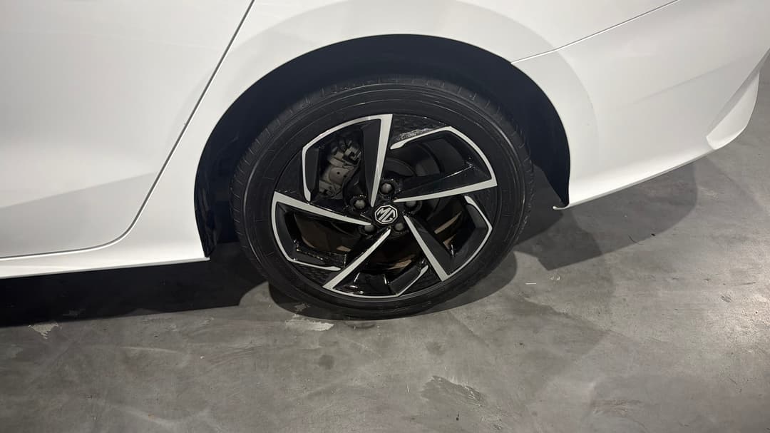 2023 MG Mg5 Essence, Automatic, 25887 km, Left Rear Wheel
