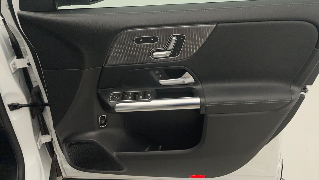 2021 Mercedes-benz Eqa 250, Automatic, 37783 km, Speaker View