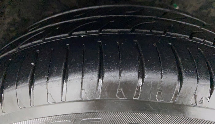 2015 Skoda Superb ELEGANCE 1.8 TSI MT, Petrol, Manual, 54,465 km, Right Front Tyre Tread