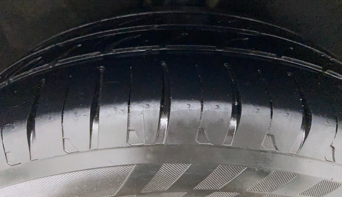 2015 Skoda Superb ELEGANCE 1.8 TSI MT, Petrol, Manual, 54,465 km, Right Rear Tyre Tread