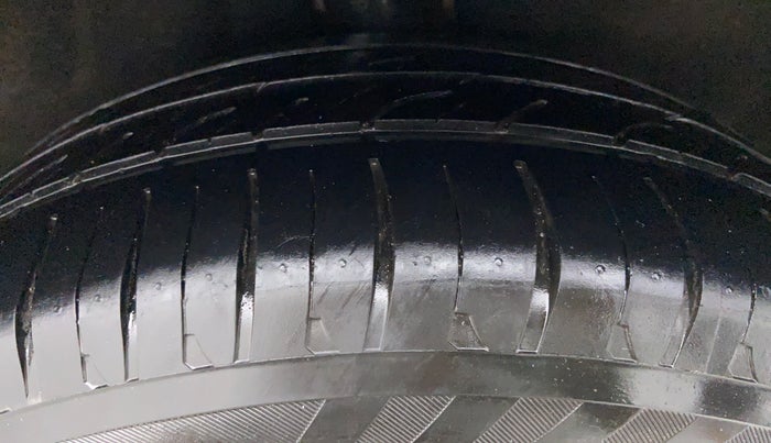 2015 Skoda Superb ELEGANCE 1.8 TSI MT, Petrol, Manual, 54,465 km, Left Rear Tyre Tread