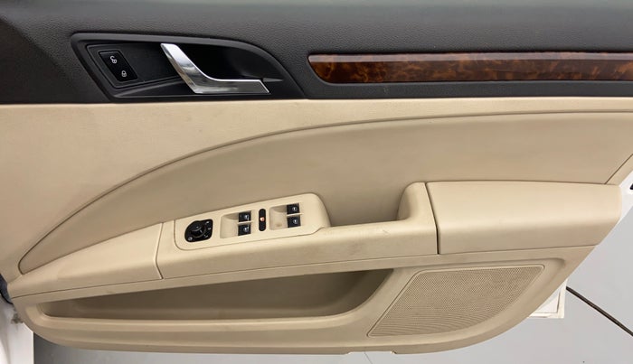 2015 Skoda Superb ELEGANCE 1.8 TSI MT, Petrol, Manual, 54,465 km, Driver Side Door Panels Control