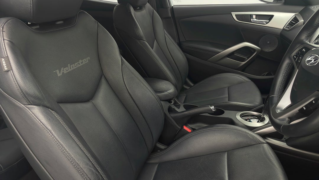 2016 Hyundai Veloster Veloster, Automatic, 58250 km, Right Side Front Door Cabin View