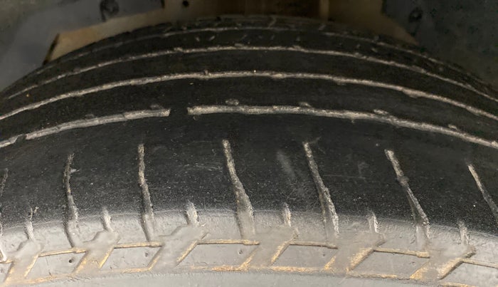 2015 Mahindra XUV500 W10 FWD, Diesel, Manual, 86,946 km, Left Front Tyre Tread