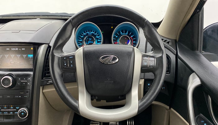 2015 Mahindra XUV500 W10 FWD, Diesel, Manual, 86,946 km, Steering Wheel Close Up