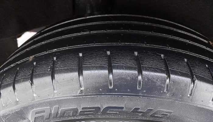 2017 Maruti Baleno ZETA 1.2 K12, Petrol, Manual, 76,946 km, Right Rear Tyre Tread
