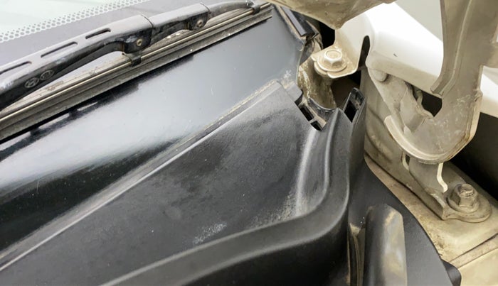 2012 Hyundai i20 SPORTZ 1.2, Petrol, Manual, 49,836 km, Bonnet (hood) - Cowl vent panel has minor damage
