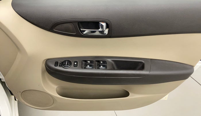 2012 Hyundai i20 SPORTZ 1.2, Petrol, Manual, 49,836 km, Driver Side Door Panels Control