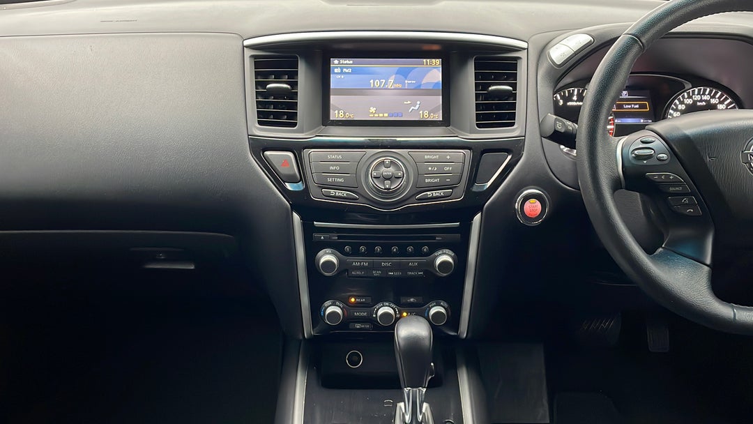 2016 Nissan Pathfinder St (4x2), Automatic, 111093 km, Center Console