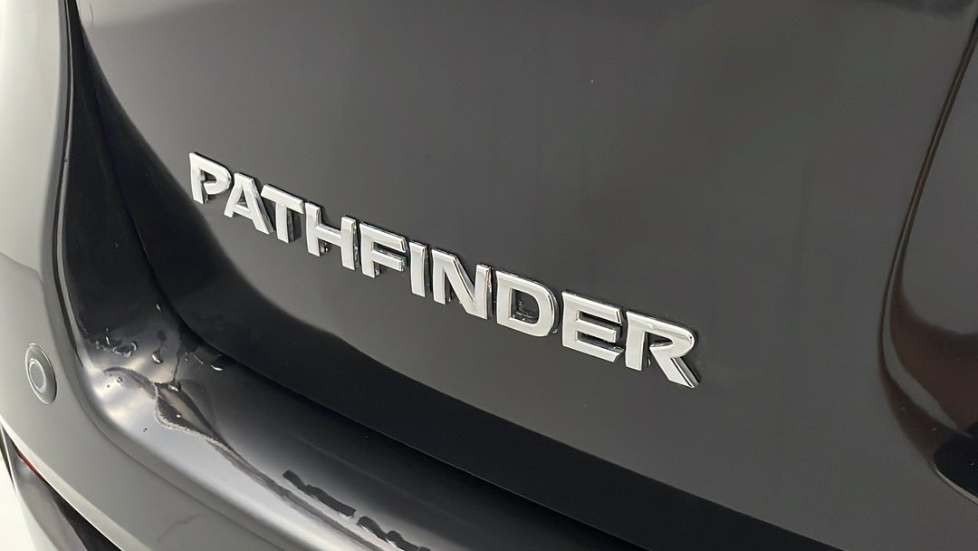 2016 Nissan Pathfinder St (4x2), Automatic, 111093 km, Badge (Boot Left Side)