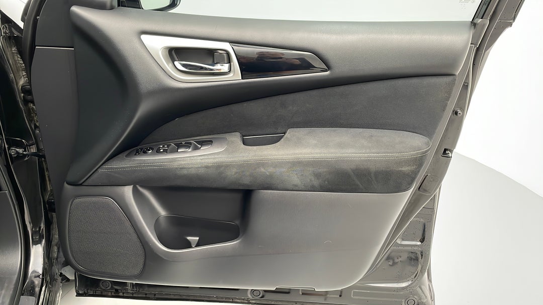 2016 Nissan Pathfinder St (4x2), Automatic, 111093 km, Speaker View