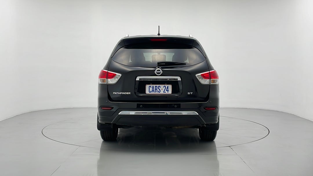 2016 Nissan Pathfinder St (4x2), Automatic, 111093 km, Back/Rear View