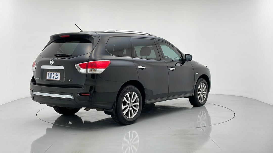 2016 Nissan Pathfinder St (4x2), Automatic, 111093 km, Right Back Diagonal (45- Degree) View