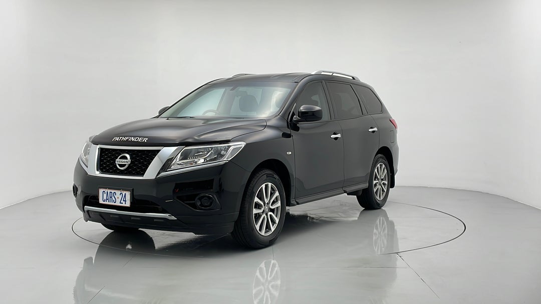 2016 Nissan Pathfinder St (4x2), Automatic, 111093 km, Left Front Diagonal (45- Degree) View