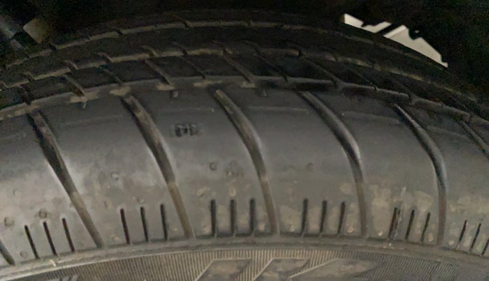 2016 Maruti Ertiga VDI SHVS, Diesel, Manual, 83,215 km, Left Front Tyre Tread