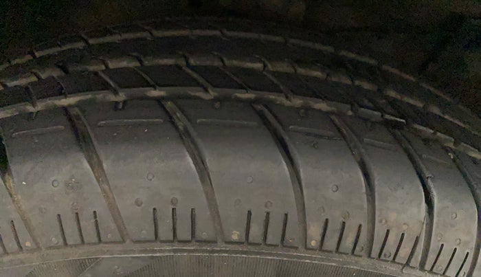 2016 Maruti Ertiga VDI SHVS, Diesel, Manual, 83,215 km, Left Rear Tyre Tread