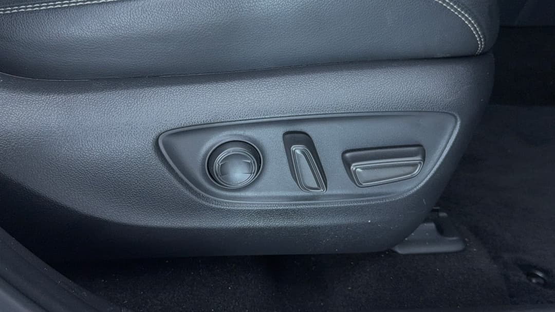 2024 Toyota RAV4 Cruiser (AWD) Hybrid, Automatic, 35088 km, Drivers Side Adjustment Panel