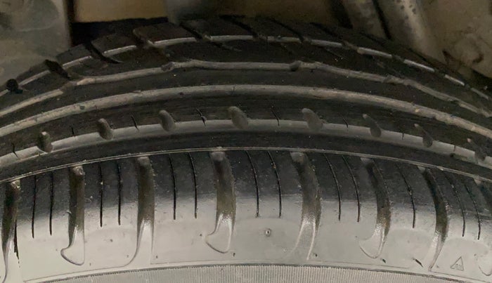 2018 Renault Duster RXS CVT, Petrol, Automatic, 69,110 km, Right Rear Tyre Tread