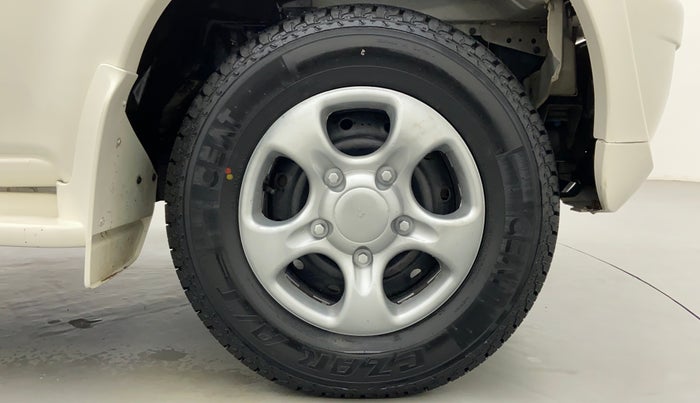 2014 Mahindra Scorpio SLE BS IV, Diesel, Manual, 45,830 km, Right Front Wheel