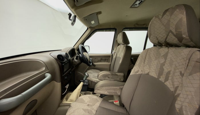 2014 Mahindra Scorpio SLE BS IV, Diesel, Manual, 45,830 km, Right Side Front Door Cabin