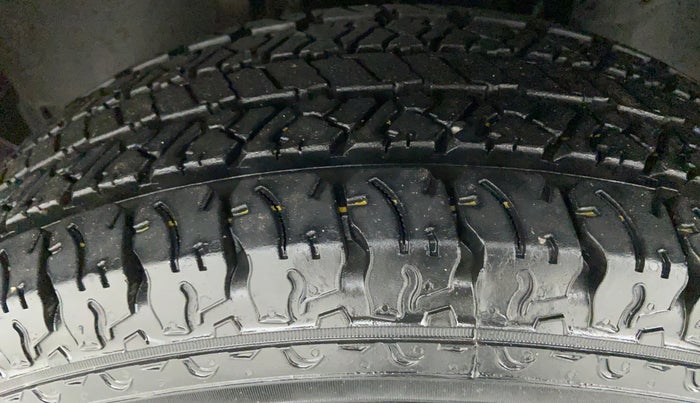 2014 Mahindra Scorpio SLE BS IV, Diesel, Manual, 45,830 km, Left Front Tyre Tread