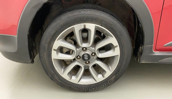 2015 Hyundai i20 Active 1.2 S, Petrol, Manual, 65,138 km, Left front tyre - Minor crack