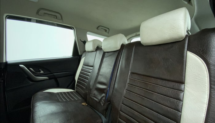 2019 Mahindra XUV500 W7, Diesel, Manual, 22,940 km, Right Side Rear Door Cabin