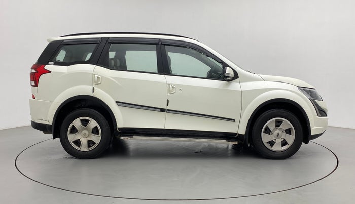 2019 Mahindra XUV500 W7, Diesel, Manual, 22,940 km, Right Side View