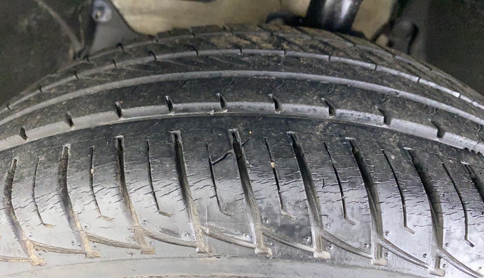 2014 Renault Duster RXL PETROL, Petrol, Manual, 29,638 km, Left Front Tyre Tread