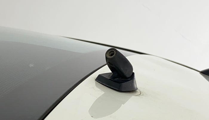 2014 Renault Duster RXL PETROL, Petrol, Manual, 29,638 km, Roof - Antenna has minor damage