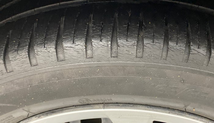 2014 Hyundai Grand i10 SPORTZ 1.2 KAPPA VTVT, Petrol, Manual, 68,053 km, Left front tyre - Minor crack