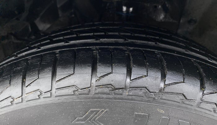 2017 Maruti S Cross DELTA 1.3, Diesel, Manual, 50,669 km, Left Front Tyre Tread