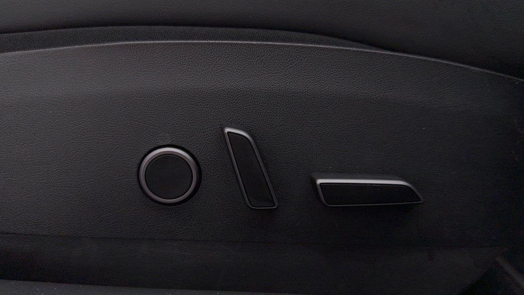 2023 Tesla Model 3 Long Range, Automatic, 39494 km, Drivers Side Adjustment Panel