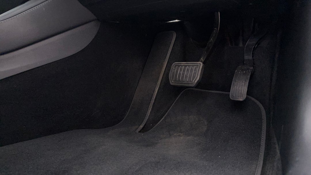 2023 Tesla Model 3 Long Range, Automatic, 39494 km, Pedals and Footmat